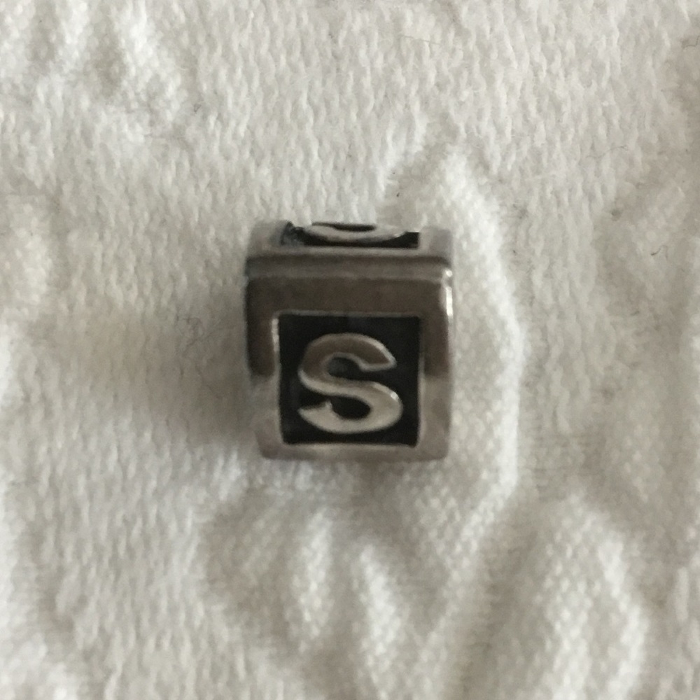 Pandora charm initial S 923